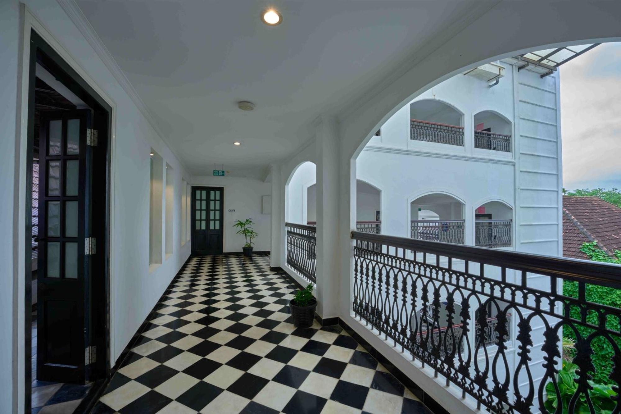 Hotel The Old Court House By Abad à Fort Kochi Extérieur photo
